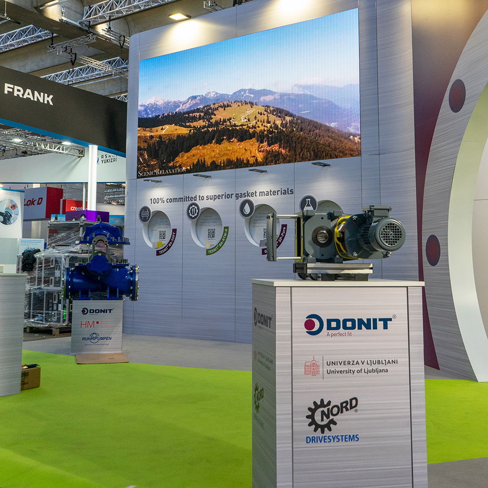 Donit razstavni prostor z LED zaslonom
